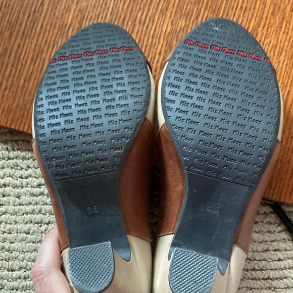 MIZ MOOZ FRANKLIN healed lace up bootie. Two tone leather. Size 6.5. - Picture 7 of 12